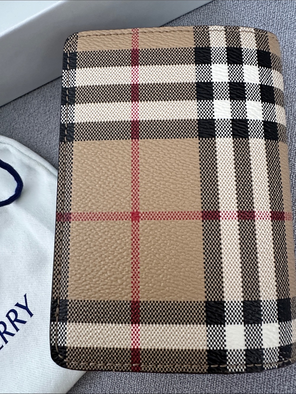 Burberry Classic Nova Check Passport Holder in Beige/Tan - box & dust bag NEW - Picture 10 of 12